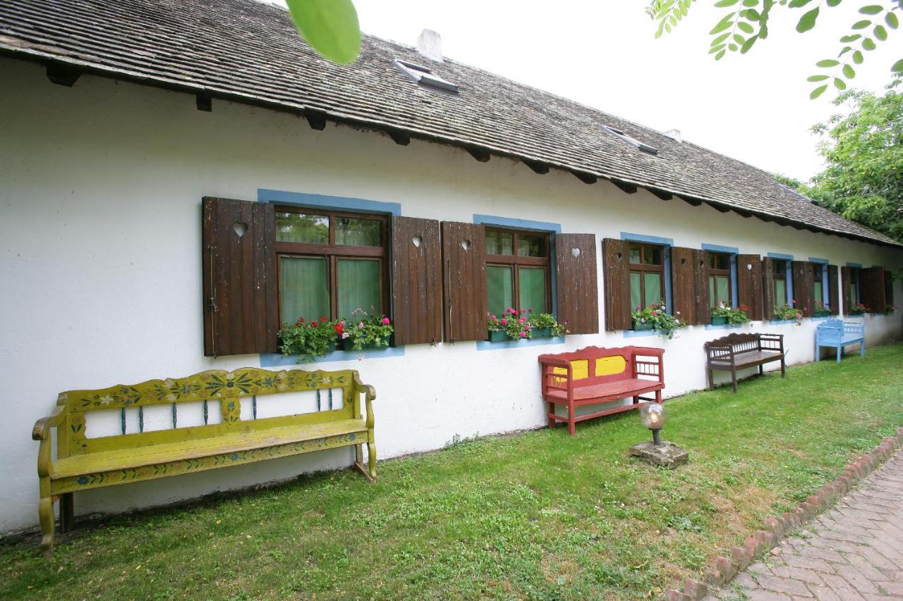 Salas 137 Hotel Cenej Exterior photo